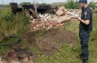 Правоохоронці ексгумували на Харківщині тіло вбитого росіянами чоловіка