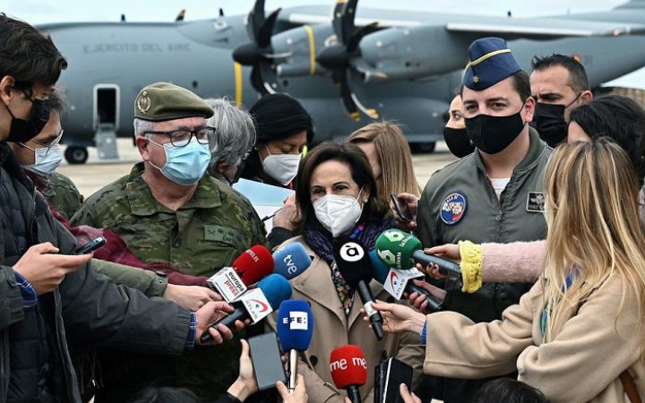 Швейцарія накладає вето на постачання військових матеріалів в Україну, - міністерка оборони Іспанії