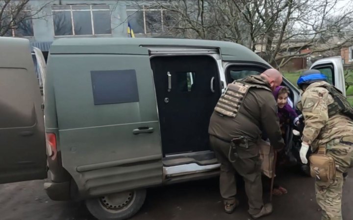 З Козацького на Херсонщині евакуювали дві родини з дітьми