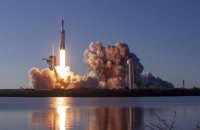 SpaceX совершил первый коммерческий запуск Falcon Heavy 