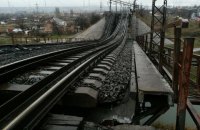 "Метинвест" начал восстановление разрушенного моста в Мариуполе