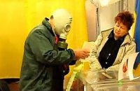 У Кіровоградській області чоловік проголосував у протигазі
