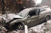 На Гостомельському шосе через "літні" шини зіткнулися три автомобілі, постраждали чотири людини