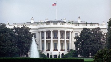 ​Белый дом "пристально следит" за сообщениями о российских военных в Сирии 
