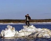 7 рыбаков спасли с дрейфующей льдины