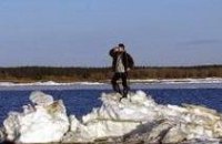 7 рыбаков спасли с дрейфующей льдины