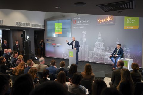 НАТО и ЕС не должны изолироваться, открытость делает их сильнее, - Яценюк