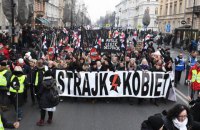 В Польше прошли акции против ужесточения закона об абортах и в его поддержку