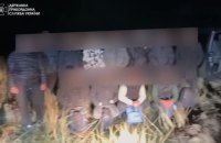 Прикордонники затримали порушників кордону та їх перевізників