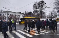 В Украине продолжаются акции протеста из-за повышения цен на газ, люди перекрывают трассы