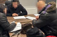 ​ДБР викрило правоохоронця, який виманював гроші у пенсіонерів, представляючись співробітником банку
