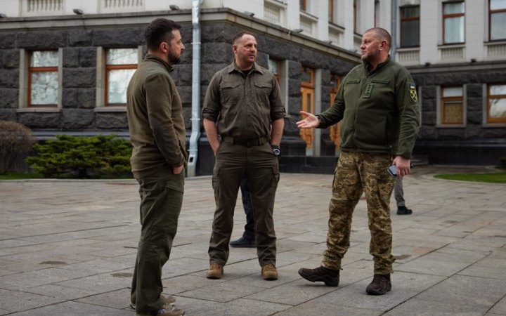 ​Зеленський запевнив, що в нього немає непорозумінь із Залужним: "Ми працюємо командою"