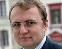 Не стоит устанавливать человеку памятник при жизни, - мэр Львова