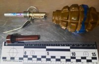 ​У Києві на залізничному вокзалі затримали чоловіка з прив'язаною до живота гранатою