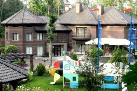 Суд арестовал дом Кузьмина в Пуще-Водице 