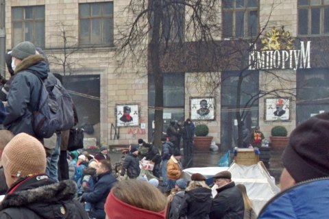 Автор уничтоженных граффити на Грушевского в Киеве восстановит рисунки