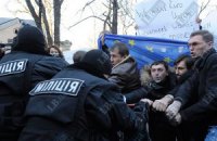 Митинг под АП: активистов "упаковали" в автозаки