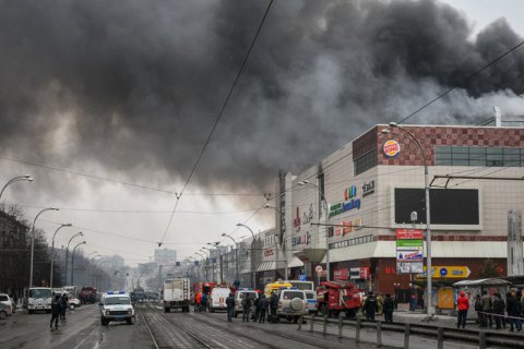 В Кемерово не смогли снести здание сгоревшего торгового центра