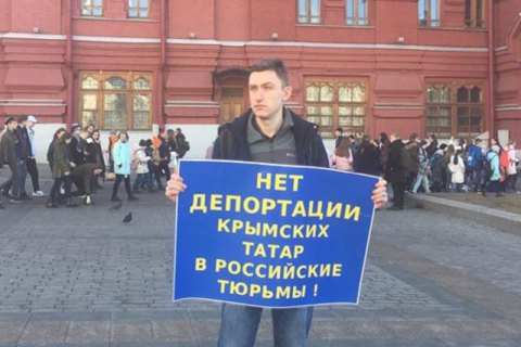 У Росії прокуратура запросила 4,5 року колонії для активіста, який носив передачі українським морякам