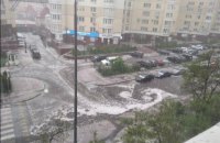 В Киеве прошел сильный ливень с градом