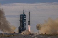 Китай запустив перший екіпаж до своєї нової орбітальної станції