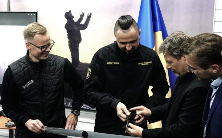 Німецька компанія відкрила в Україні завод із виробництва дронів 