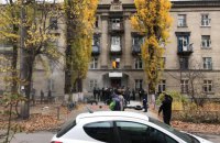В Киеве задержали людей, которые пытались выселить жителей общежития   