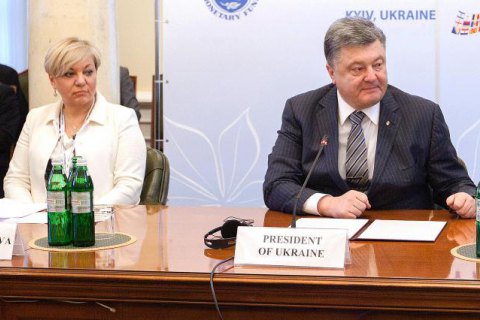 Порошенко объявил награду 3 млн гривен за информацию о заказчике и исполнителях нападения на Гонтареву