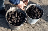Окупанти через 1,5 місяця дозволили доставити до Старомар'ївки вугілля від Червоного Хреста
