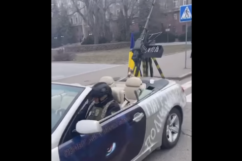 Кім подарував патрульним Миколаєва кабріолет 