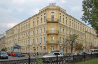 НПУ им. Драгоманова уволил доцента за фотосессию возле Кремля
