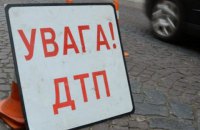 На Львовщине легковушка влетела в дом, четыре человека пострадали