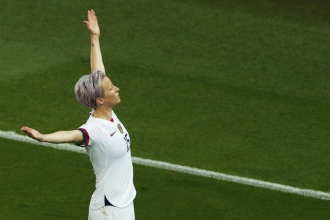 Футболистка, которой жестко ответил Трамп, сделала дубль и вывела cборную США в полуфинал женского ЧМ-2019