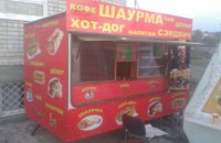В Киеве мужчину ранили ножом за отказ оплатить шаурму
