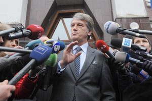 Ющенко пришел на суд по делу Тимошенко
