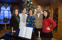 Порошенко: бойцы АТО защищают нас от врага-антихриста
