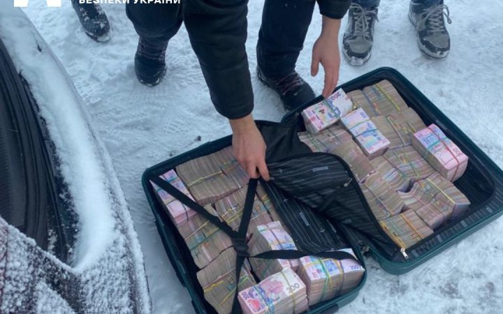БЕБ та СБУ викрили схему вивезення сотень мільйонів гривень до Євросоюзу через Росію та Білорусь
