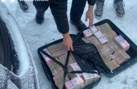 БЕБ та СБУ викрили схему вивезення сотень мільйонів гривень до Євросоюзу через Росію та Білорусь