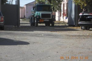 С Херсонского нефтеперевалочного комплекса Курченко вывозят арестованное топливо, - активист
