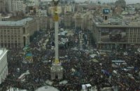 Вече на Майдане началось с молитвы 