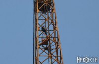 В Николаеве на телевышке повесили флаг "Новороссии"
