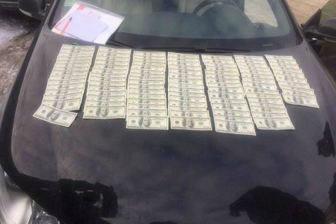 Во Львовской области помощник депутата требовал у предпринимателя $10 тыс. взятки