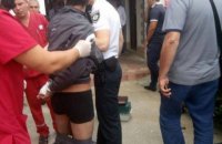В Одессе полицейский применил оружие, чтобы успокоить иностранца, пропустившего очередь к парикмахеру 