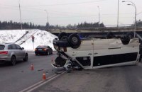 У поворота на Вышгород перевернулась маршрутка с военными