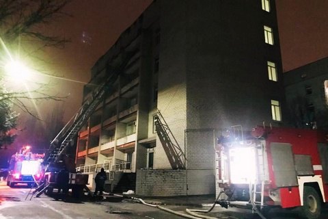Завхозу больницы, где в пожаре погибли четыре человека, объявили подозрение