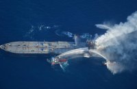 Біля Сінгапуру горять два нафтові танкери