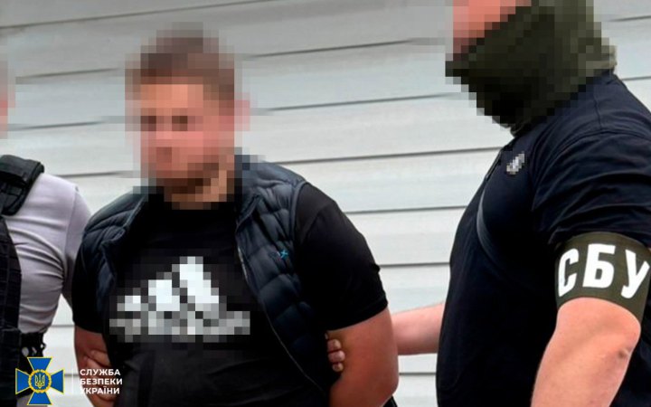 Правоохоронці затримали трьох осіб, яких підозрюють у підпалах на замовлення РФ