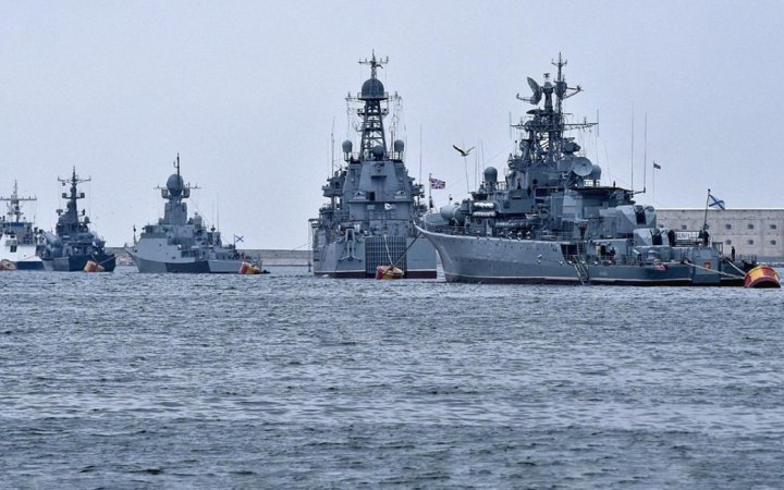У Чорному морі далі маневрує вороже угруповання з девʼяти кораблів