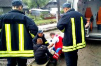 В Закарпатской области 19-летний парень получил травмы, выпав из поезда