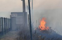 Пункт пропуску "Станиця Луганська" зупинив роботу через пожежі (оновлено)